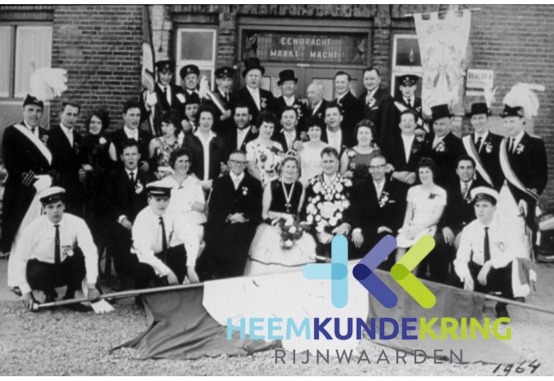 1964 Koning Henk Mulder en Koningin F.P. Mulder Peters F00002825